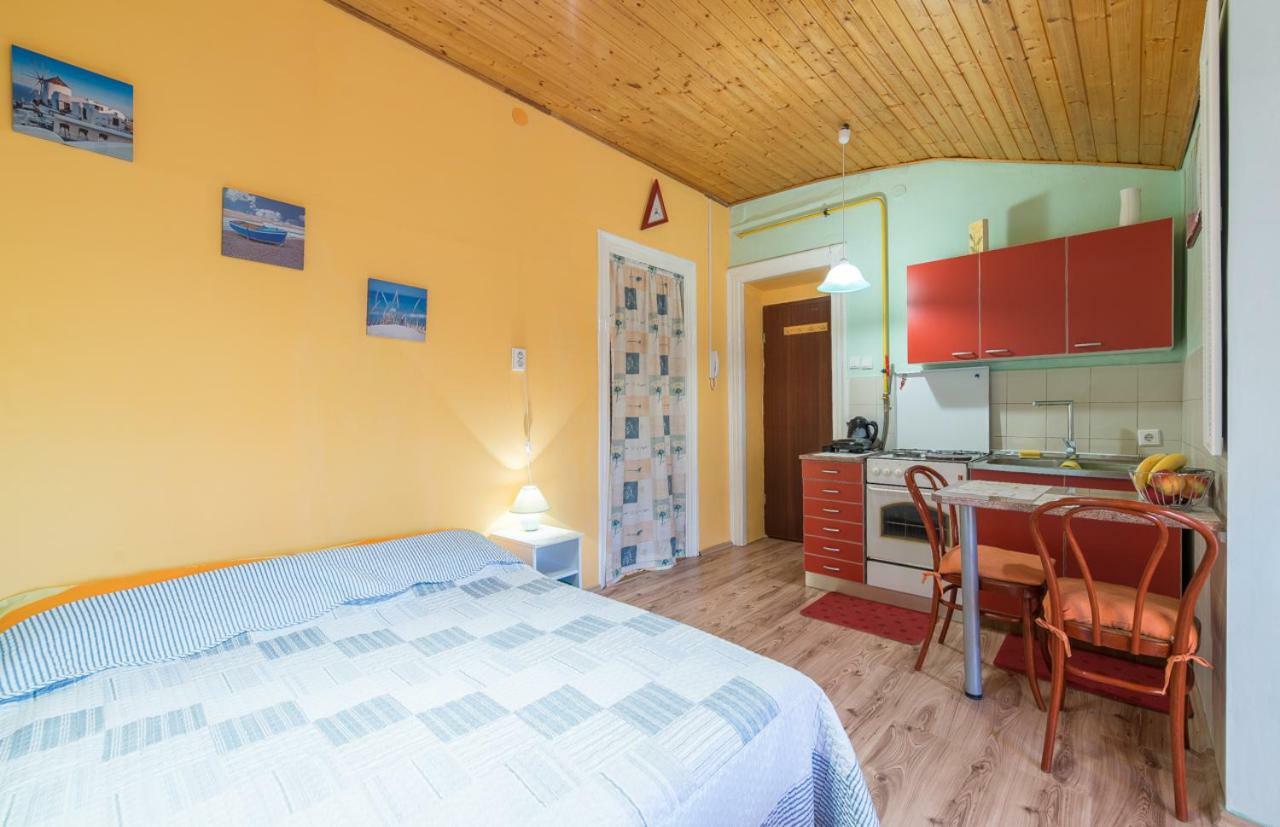 Apartment In Center Pula Exteriör bild